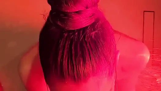 Echtes paar shower sextape - dampfiger amateur-fick mit stiefvater in der dusche