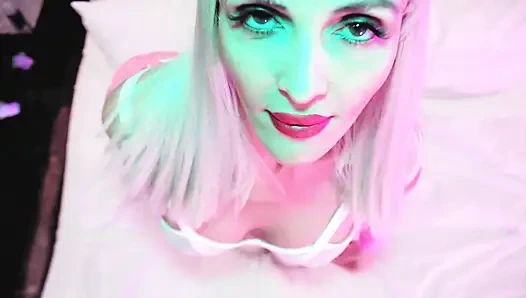 Blonde MILF Eva Latex-fetisch rosa kleid minet muschi ficken, großer schwanz, kink gonzo