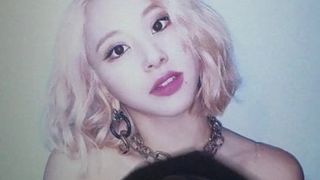 Chaeyoung zweimal Tribut