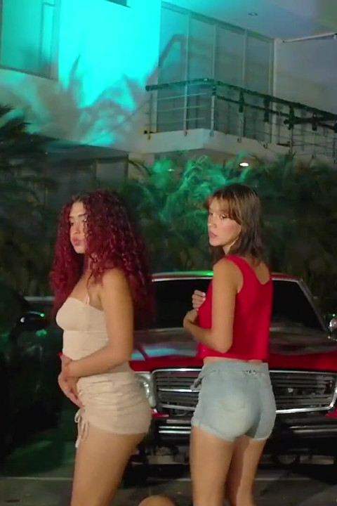 Friends suck each other's pussy and ass  GGmansion