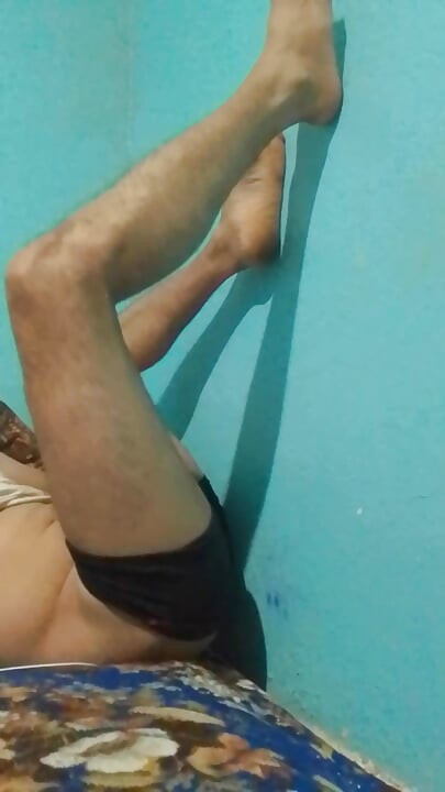 Masturbare excitantă în lenjerie intimă