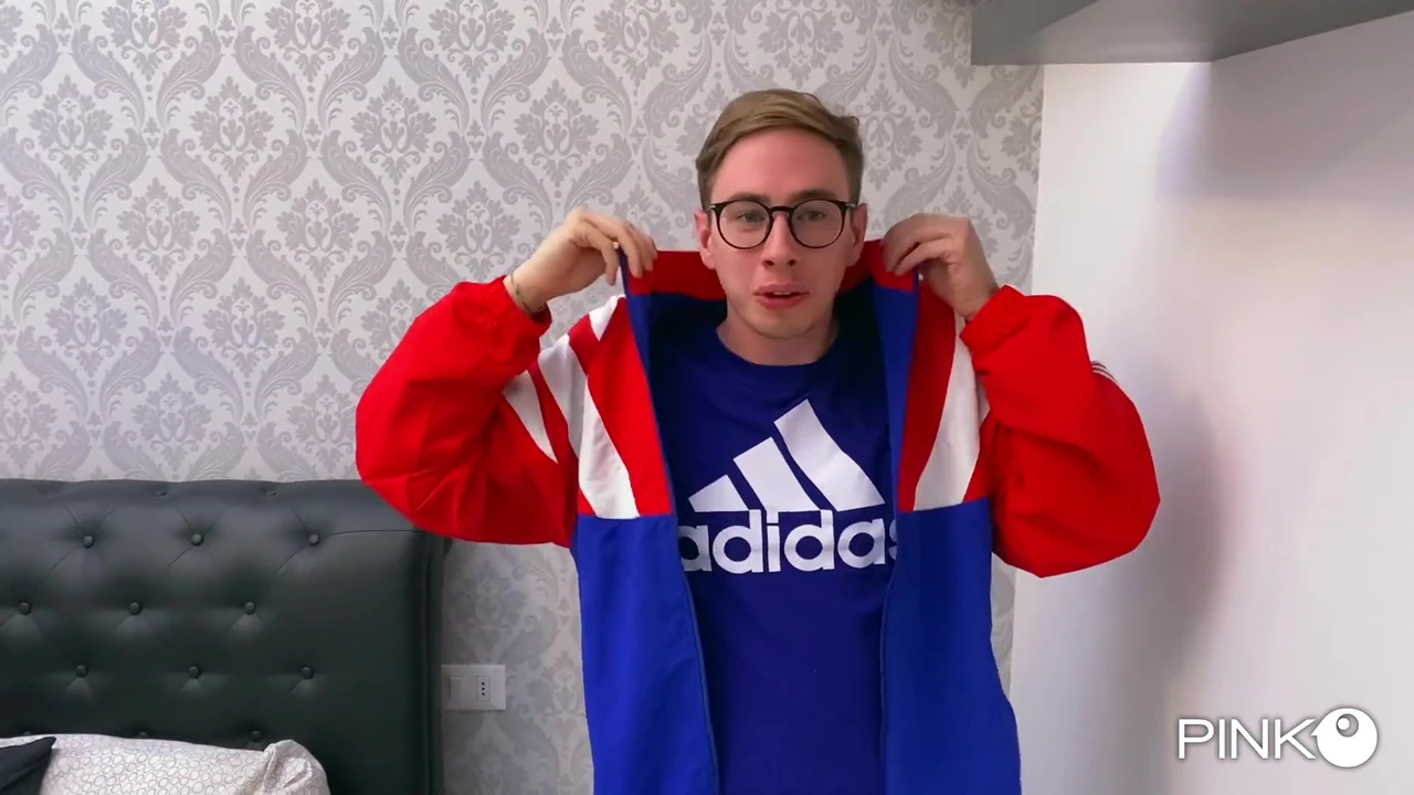 Martina Smeraldi and Priscilla Salerno in the first triangle with Max Felicitas