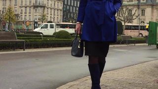 Niebieski satynowy płaszcz Karen Millen