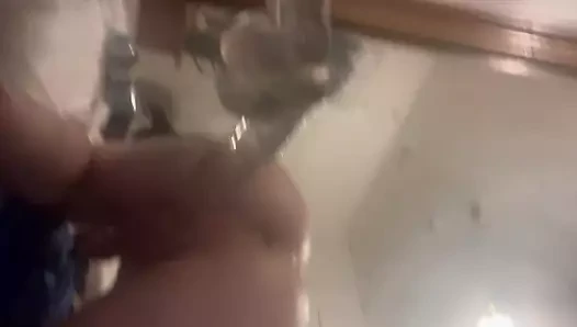 Énorme bite chevauche