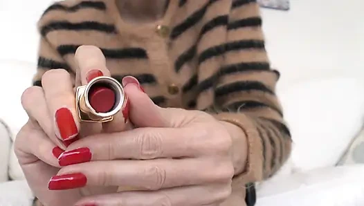 Sevgililer gününde göğüslerini rujla süs edeceğim, Lady Victoria Valente