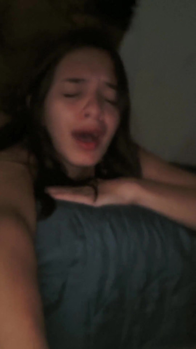 "Un momento poderoso de "Mujer brasileña arrollada por detrás, muestra su cara llena de deseo de ser follada"