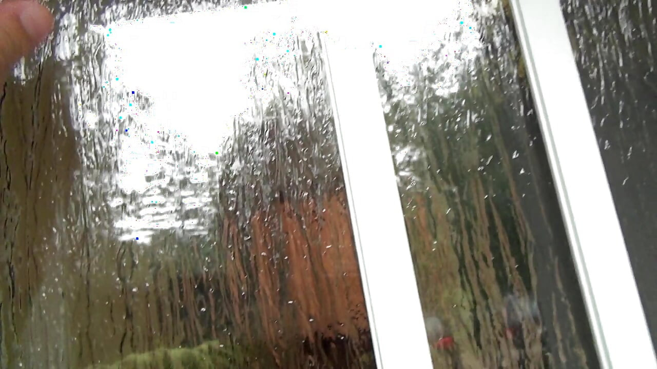 金发熟女在电台演播室舔舐和插男人的菊花, 并得到他的屁股操逼