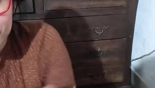 Aku suka membiarkan testis tetanggaku kosong ketika istrinya tidak di rumah.
