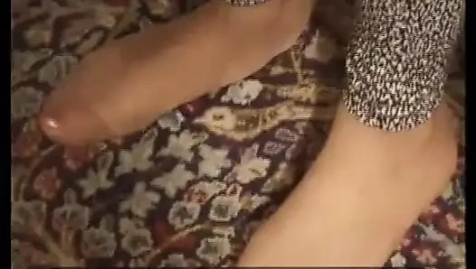 Schau zu, wie diese deutsche dame sich für die nacht bereit macht