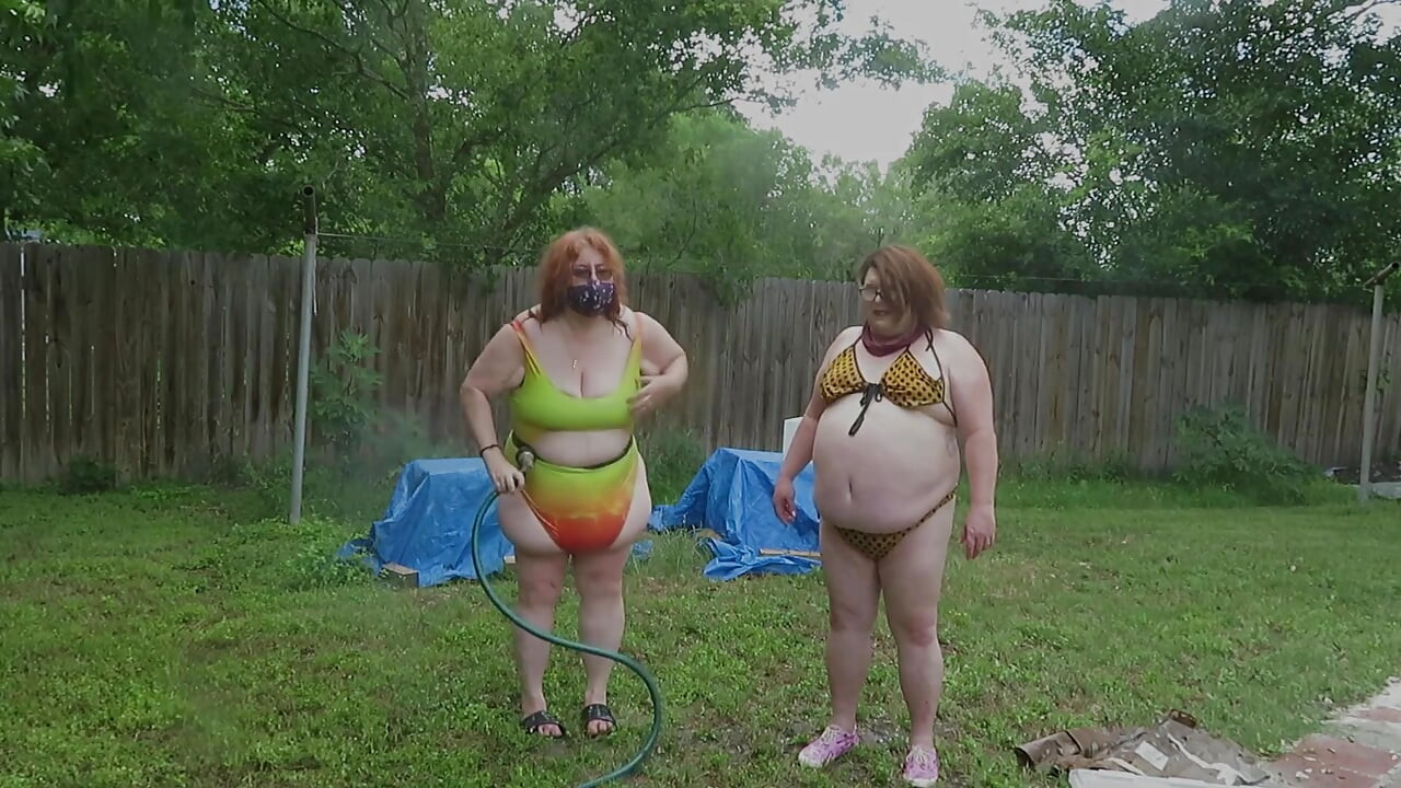 Czyste rzeczy i siebie nawzajem z wężem mnie i BBW tranny Dee Dee