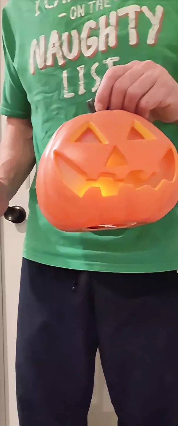 Insane clown with a Big Cock shows tricks and gives Big Cumshot treats