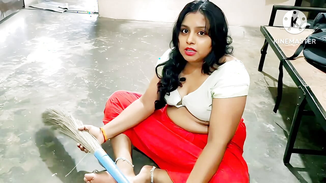 Desi naukrani ko uske kamuk malik ne choda jab vah ghar par akela tha