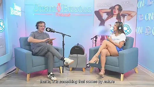 Cristinavegas, model webcam latina, menghancurkan klitorisnya dengan mesin seks di Juanbustospodcast.