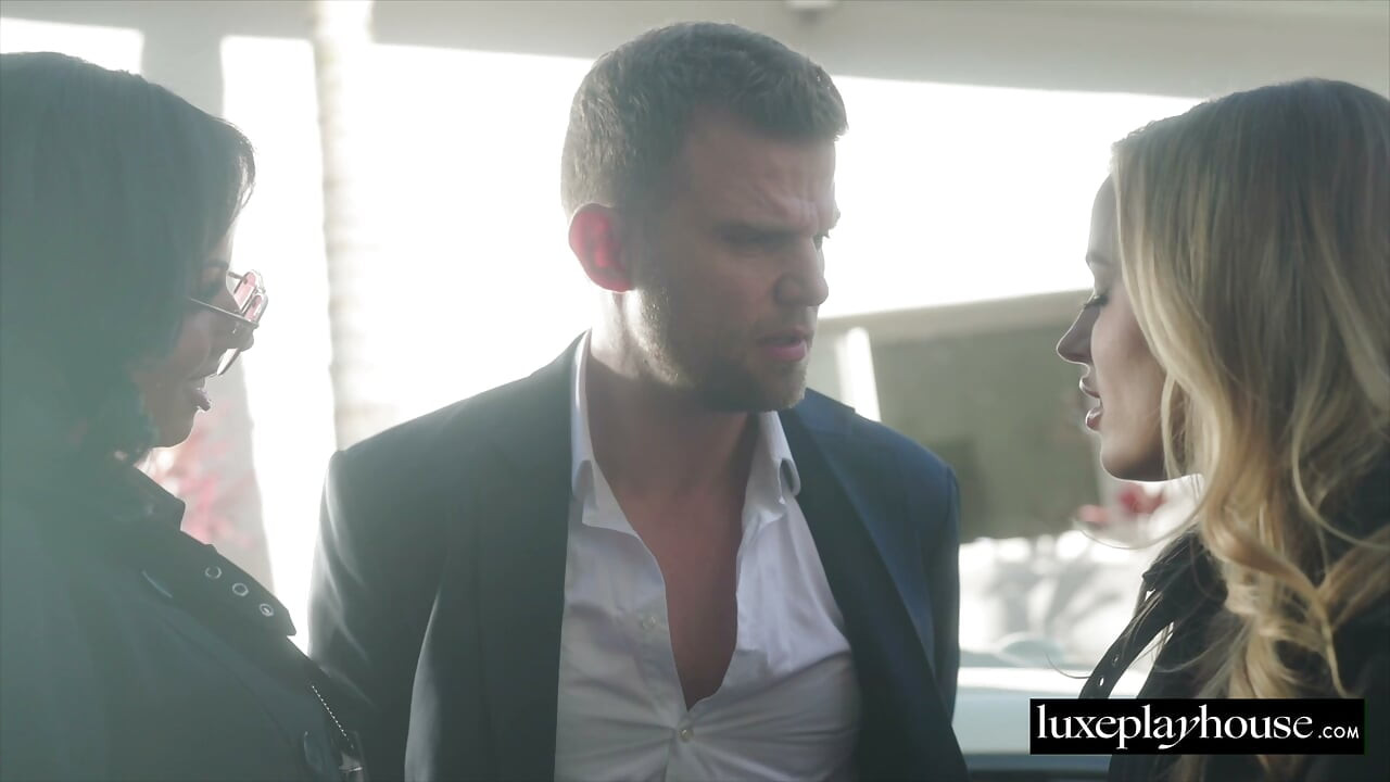 LUXEPLAYHOUSE Sexually Talented Duo Anna Claire Clouds And Daisy Fuentes Share One Lucky Guy Outdoors