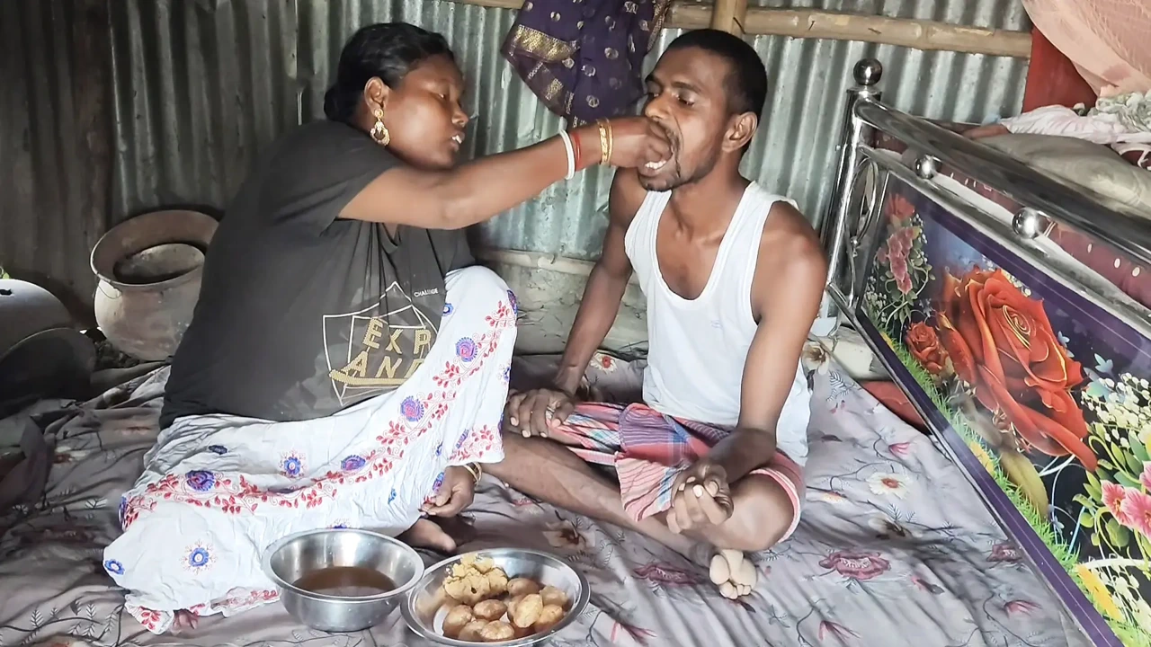 Desi pados ke bhabhi ke sath pani puri khaya in fucking sex