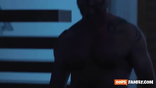 Üvey baba, eşyalarıma dokunma! Sadece tüylü amcığıma dokun!