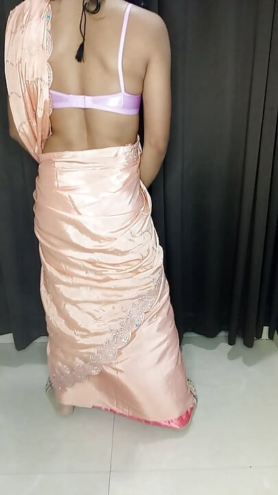 Stuning housewife sexy saree and tit bra panty