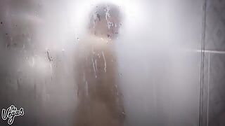 Calda doccia provocazione dalla sexy latina Selena vega