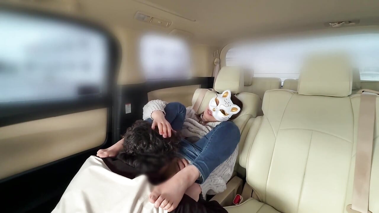Esgueirando-se no carro sexo antes do trabalho