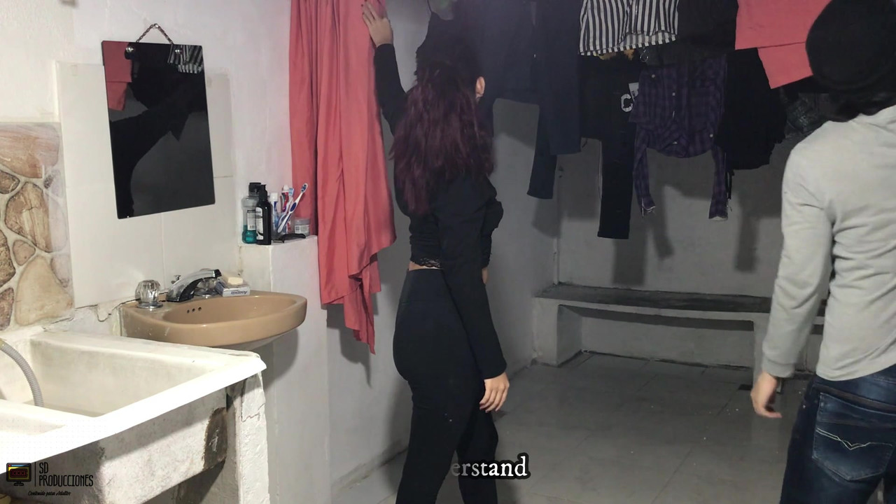 美丽的拉丁女郎被男友的大鸡巴以多个姿势性交 - 西班牙语色情