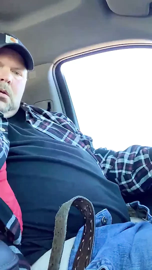 Fat Fag Slut WADD4U Jerk a small cock in the parking 1