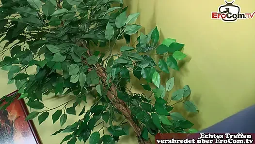 Deutsche Hausfrau verdient erste mal Taschen Geld mit Sex Casting