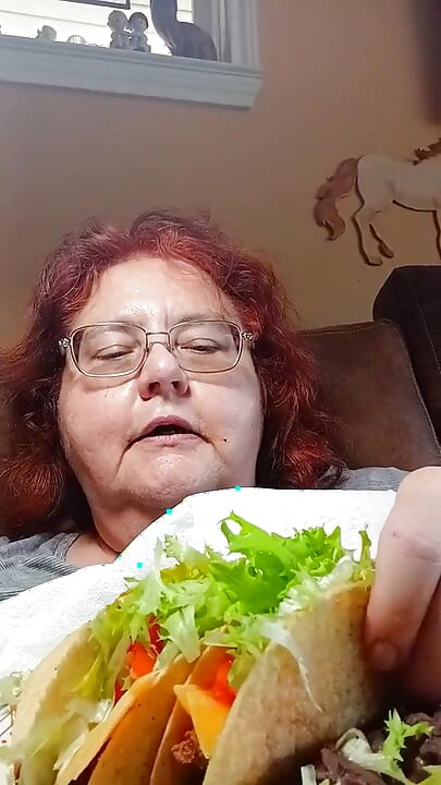 Comeu uma grande refeição caseira de taco