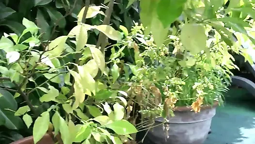 Ev hanımı iki büyük şişman yarağı sikiyor