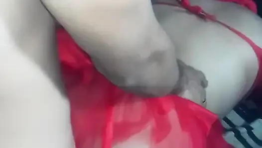 Aku mengisap pantatnya, vaginanya dan aku memasukkannya ke dalam iblis seksinya