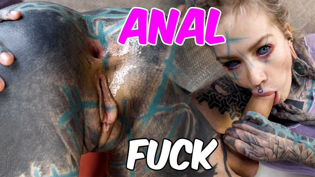 Anal seven dövmeli hippi dildo ve gerçek büyük yarakla anal sikişiyor