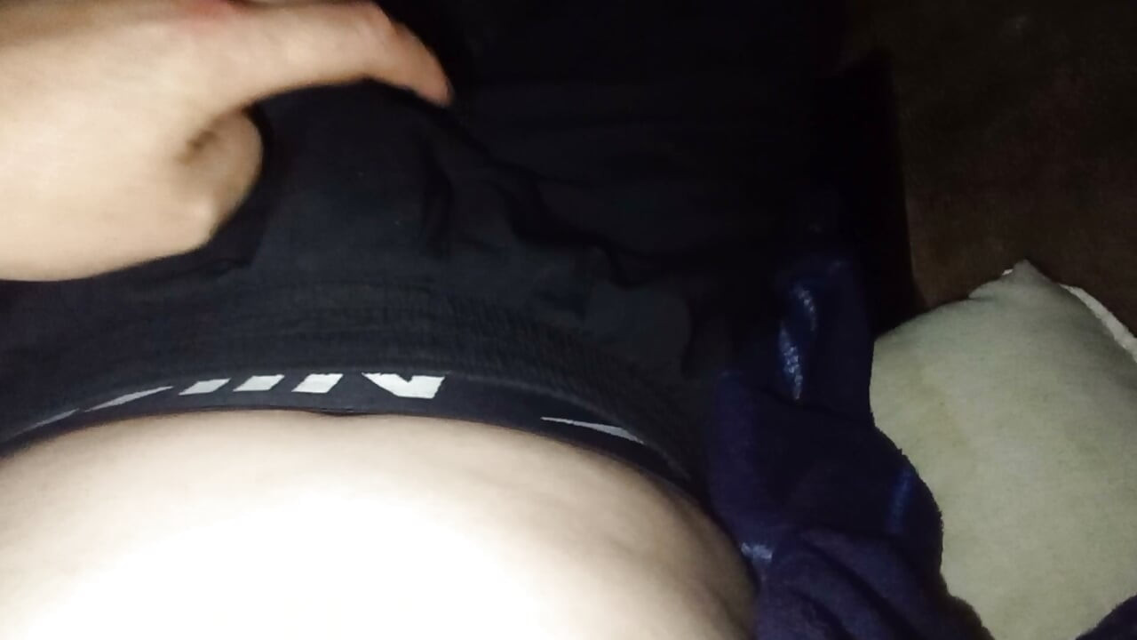 Horny Trackie Wank