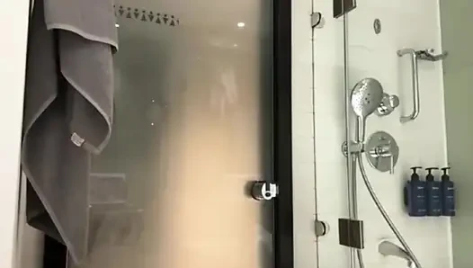 Squirting beim analficken mit großem dildo jucielussie