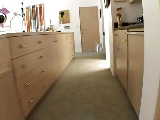 Bu sürtüğün büyük göğüsleri var