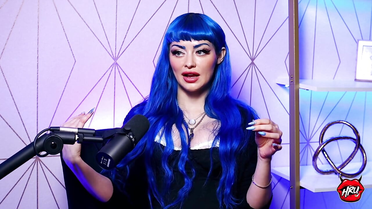 Jewelz Blu Slomljeni leptir, operacije uboda i zagovornik grupnog jebanja