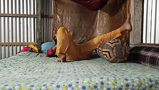Tante desi tiri dengan desa seksi pertama kali