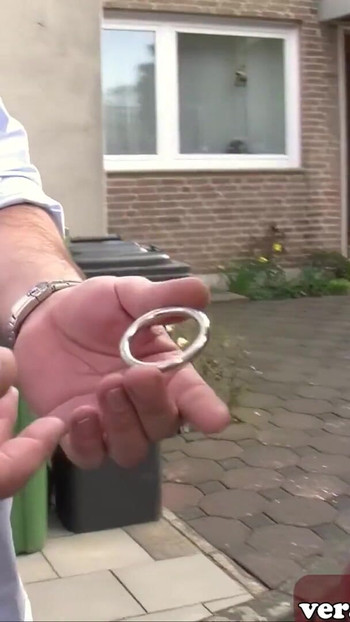 Nemačka domaćica prišla je na ulici zbog seksa | Klip 1