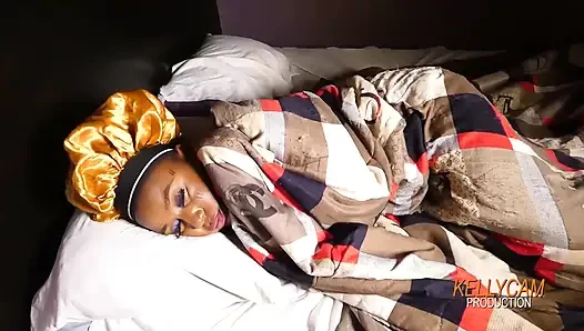 Baştan çıkarılmış amcık yarağıma fışkırtıyor