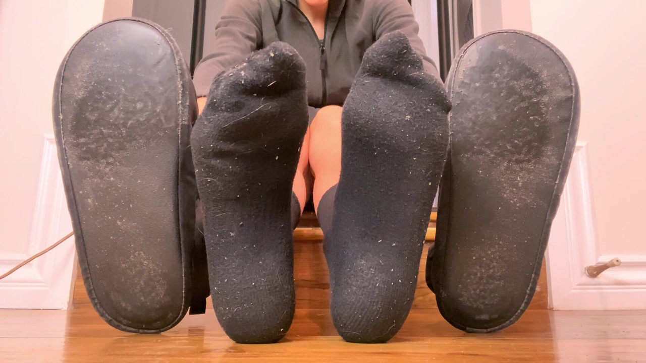 Feet Warmers and Socks Removal
