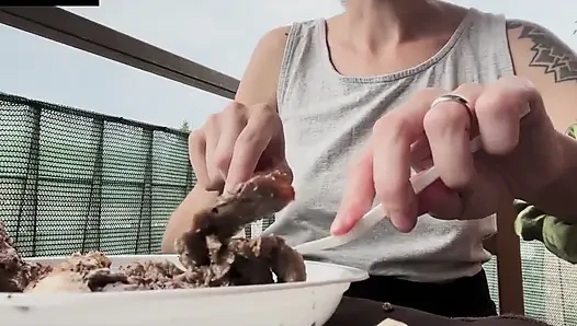 Lara Eats Meat, Then Fucks Blowjob and Creampie on the Couch