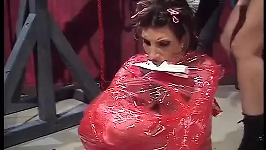 Ateşli hatunlar BDSM fantezilerini ifade ediyor