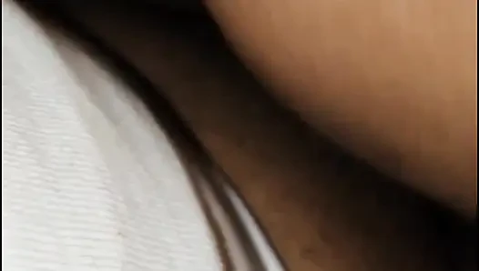 Hintli kız arkadaş zina otel odasında sikiliyor