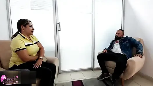 I manage to get into a sexual relationship with a secretary to help me with the administrative problems I have - Porno en Español