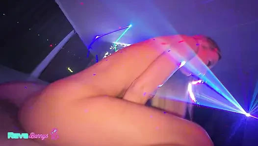 VIXEN Blake Blossom ведет темную, бас-приводимую после часа сессию!