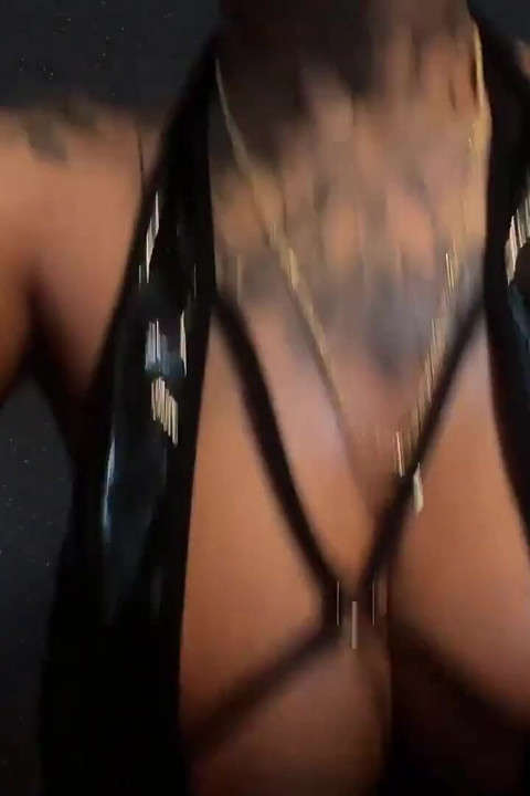 Dominant Tattooed MILF Commands Your Strokes Now
