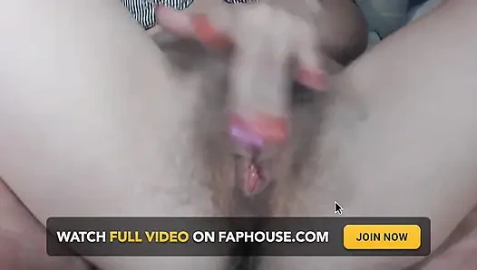 Memek berbulu super menganga - close up