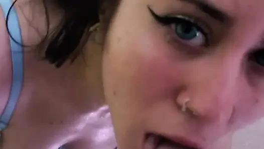 Hot Girl Giving a Blowjob Until I Cum in Her Mouth