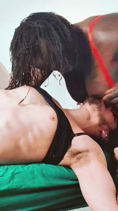 Ebony shemale facefucks Transgirl | Clip 1