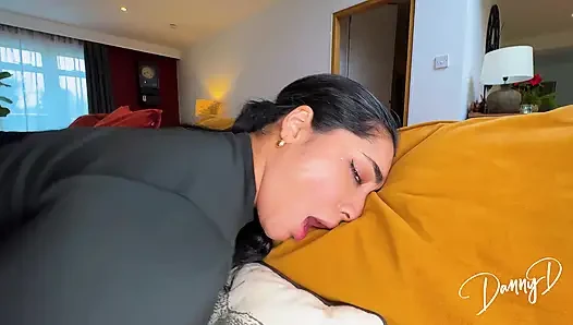 Egzotik Yasmina Khan sikiliyor ve dölleniyor