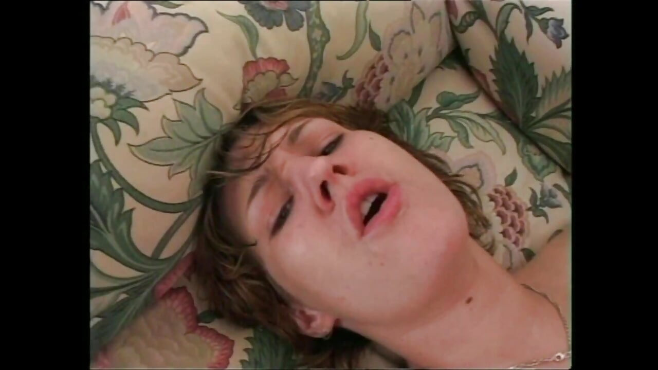 Hot Amateur Girl Takes the Hard Cock From Behind!