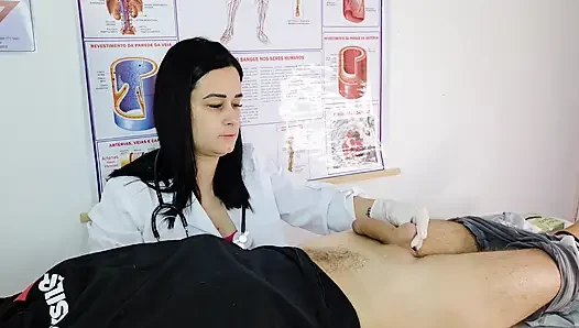 Blowjob perawat nyata, terkejut dengan ereksi pasien
